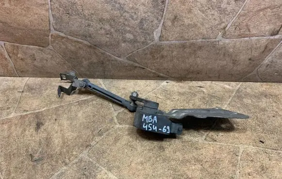 Mercedes-Benz CLS C218 X218 Air suspension front height level sensor A0045429918