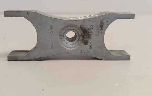 Volkswagen PASSAT B7 Fuel Injector clamp holder 03L216A