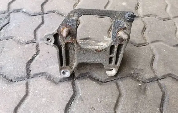 Renault Trafic III (X82) Gearbox mounting bracket 112228161R