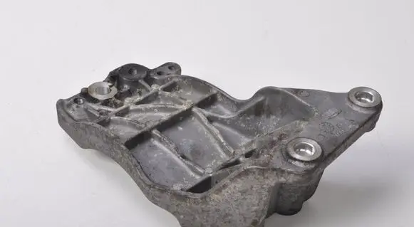 Maserati Ghibli Generator/alternator bracket 27W130930021A