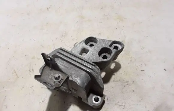 Mercedes-Benz GLA W156 Engine mount bracket A2462400617