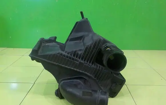 Nissan NV200 Air filter box 