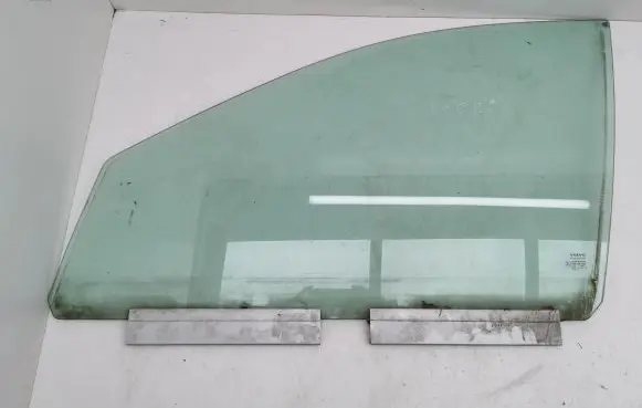 Volvo XC90 Front door window glass four-door