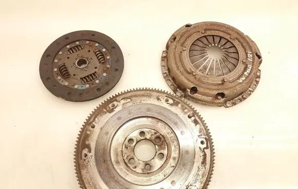 Volkswagen Polo IV 9N3 Clutch set kit 03D111025A 03D141031A 03D105333