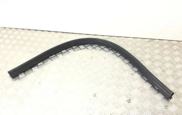 Porsche Macan (95B) Engine compartment rubber 95B823737