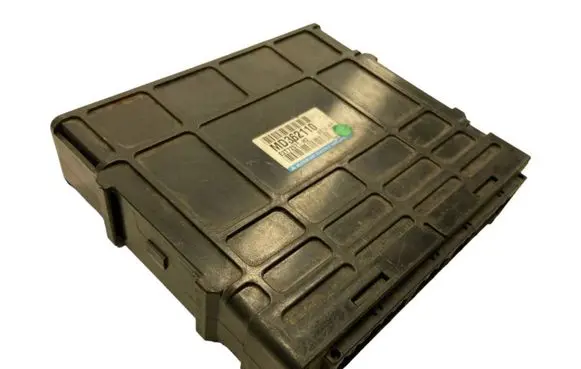 Mitsubishi Space Wagon Engine control unit/module MD362110 E2T72571 8Y145HE