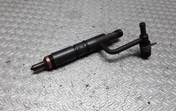 Nissan Terrano Fuel injector 563Z483220G