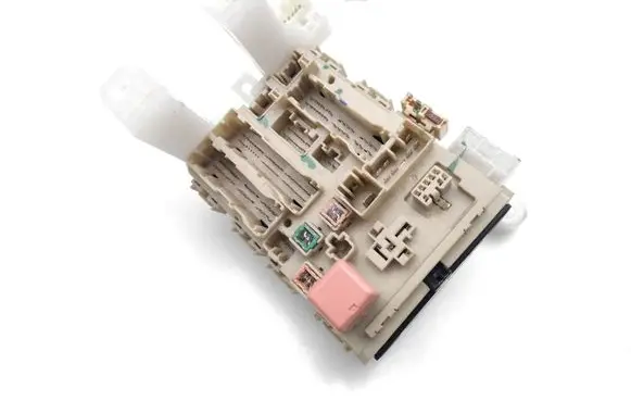 Toyota Avensis T270 Fuse module 82730-05680 2917-12B29