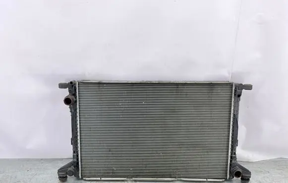 Audi Q7 4M Coolant radiator 8W0121251N