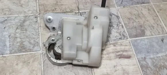Mazda 5 Sliding door lock 