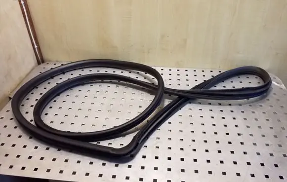Toyota Land Cruiser (J120) Rear door rubber seal (on body) 