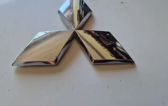 Mitsubishi L200 Manufacturers badge/model letters 