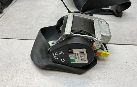 Ford Kuga II Front seatbelt 624436800
