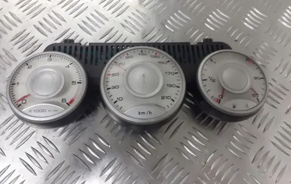Peugeot 807 Speedometer (instrument cluster) 503001040207