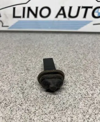BMW 3 E46 Fuel tank opening switch 82289392