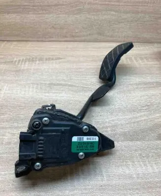 Audi A4 S4 B6 8E 8H Accelerator throttle pedal 8E2721523E 6PV008026