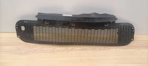 Mini One - Cooper Cabrio R52 Front bumper lower grill 51117068396