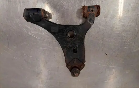 Mercedes-Benz B W245 Front lower control arm/wishbone A1693300307