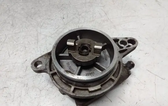BMW 5 E39 Vacuum pump 96110885