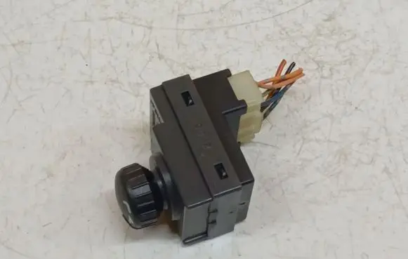 Mitsubishi Colt Wing mirror switch MN108084