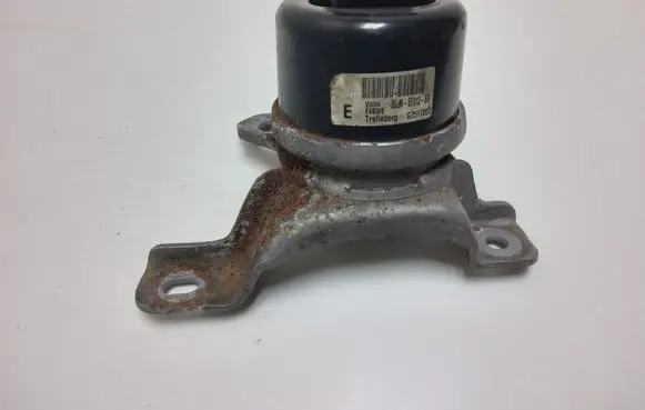 Volvo XC60 Engine mount bracket 8G9N6F012