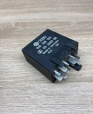 Volkswagen Golf III Other relay 1H0906123 05340300