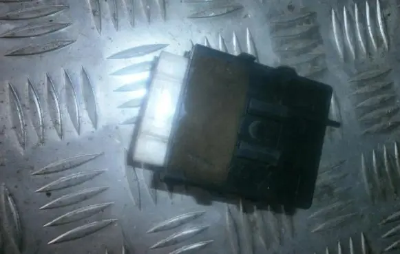 Toyota Corolla E110 Window wiper relay 8594030140 0521002092