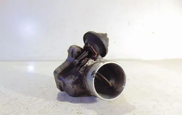 Audi A4 S4 B5 8D Throttle valve 8D0145950D