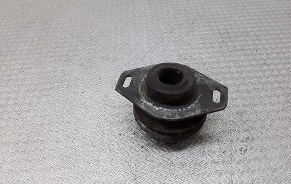 Peugeot 607 Engine mount bracket