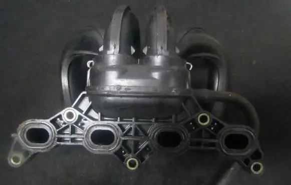 Toyota Yaris Intake manifold