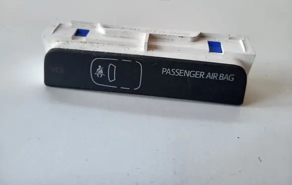 Toyota Verso Passenger airbag on/off switch 