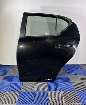 Lexus CT 200H Rear door