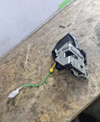 BMW 5 E39 Front door lock
