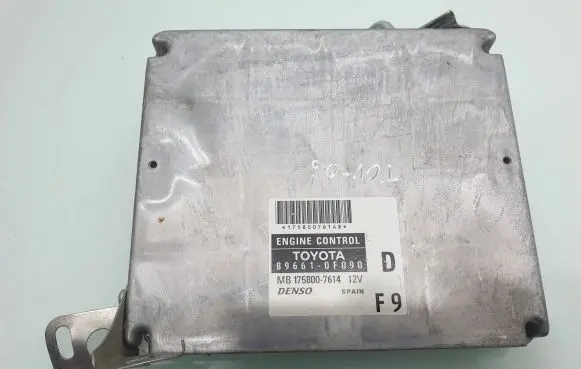 Toyota Corolla Verso AR10 Engine control unit/module 896610F090