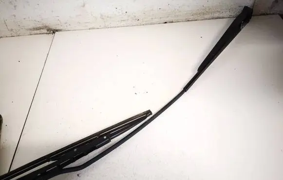 Skoda Octavia Mk1 (1U) Front wiper blade arm 1j0955410a