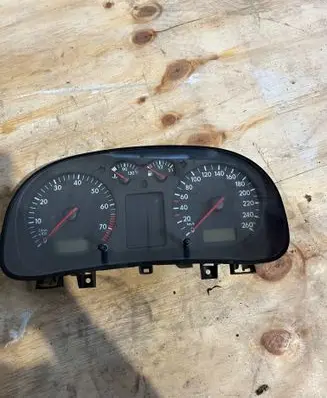 Volkswagen Golf IV Speedometer (instrument cluster) 1j0919860d 00986160C1