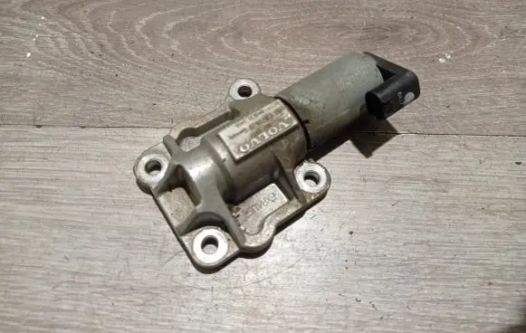 Volvo S60 Camshaft vanos timing valve 8670422 F34711602