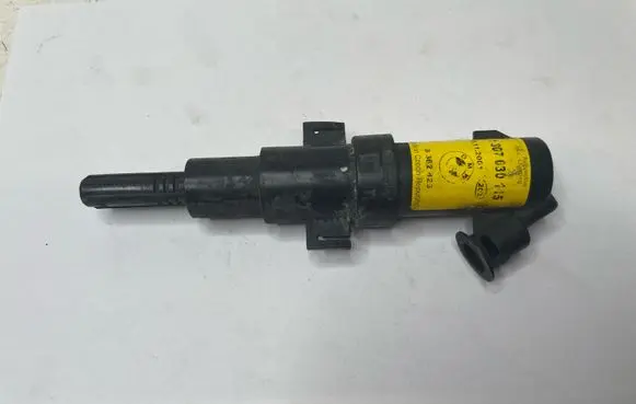 BMW 3 E46 Headlight washer spray nozzle 8362823