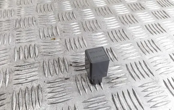 Nissan X-Trail T30 Other relay 24330C9900
