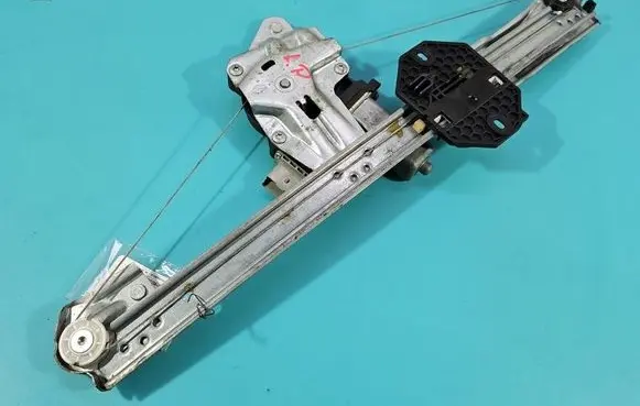 Dacia Sandero Front door window regulator with motor 807211440R IMPRK1557548