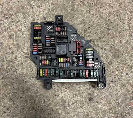 BMW 5 F10 F11 Fuse module 9264923 417033452 63469380