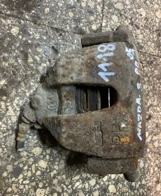 Front brake caliper