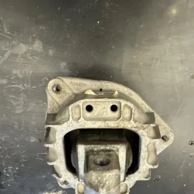 BMW 5 F10 F11 Engine mount bracket 6851264