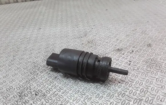 Volkswagen PASSAT B5.5 Windscreen/windshield washer pump