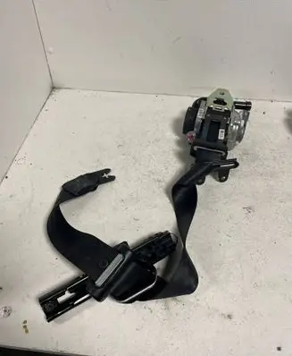 Volvo S60 Front seatbelt 39818841 624084900 25082014