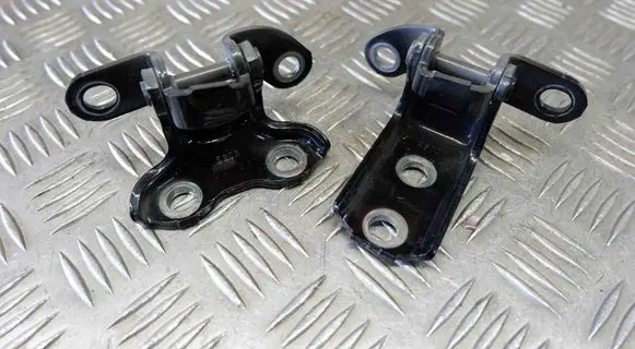 Toyota Yaris XP210 Rear door hinge set 687700H010 687500H010