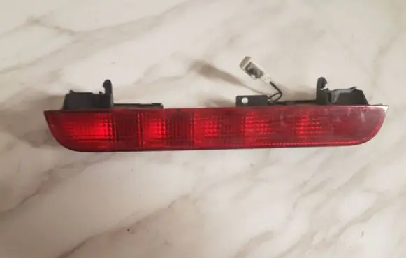 Nissan X-Trail T30 Third/center stoplight P1842