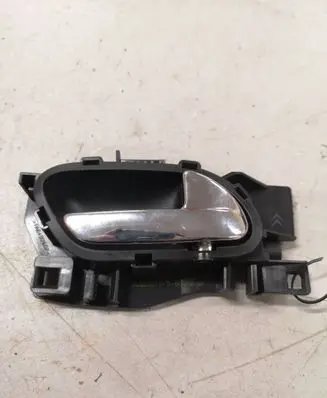Loading door interior handle