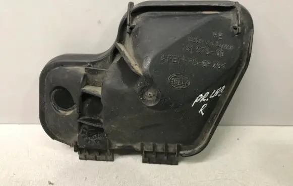 Audi A6 S6 C4 4A Headlight/headlamp dust cover 14137600