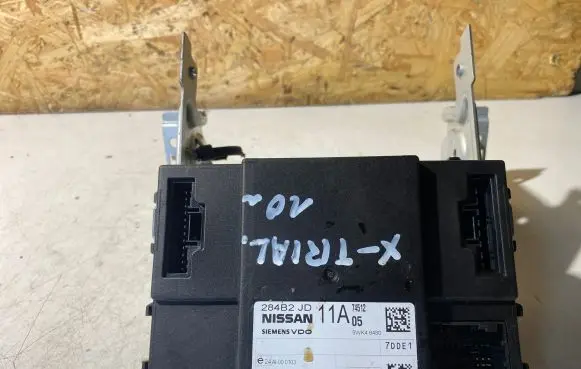 Nissan X-Trail T31 Comfort/convenience module 284B2JD11A 5WK46480 24A000103
